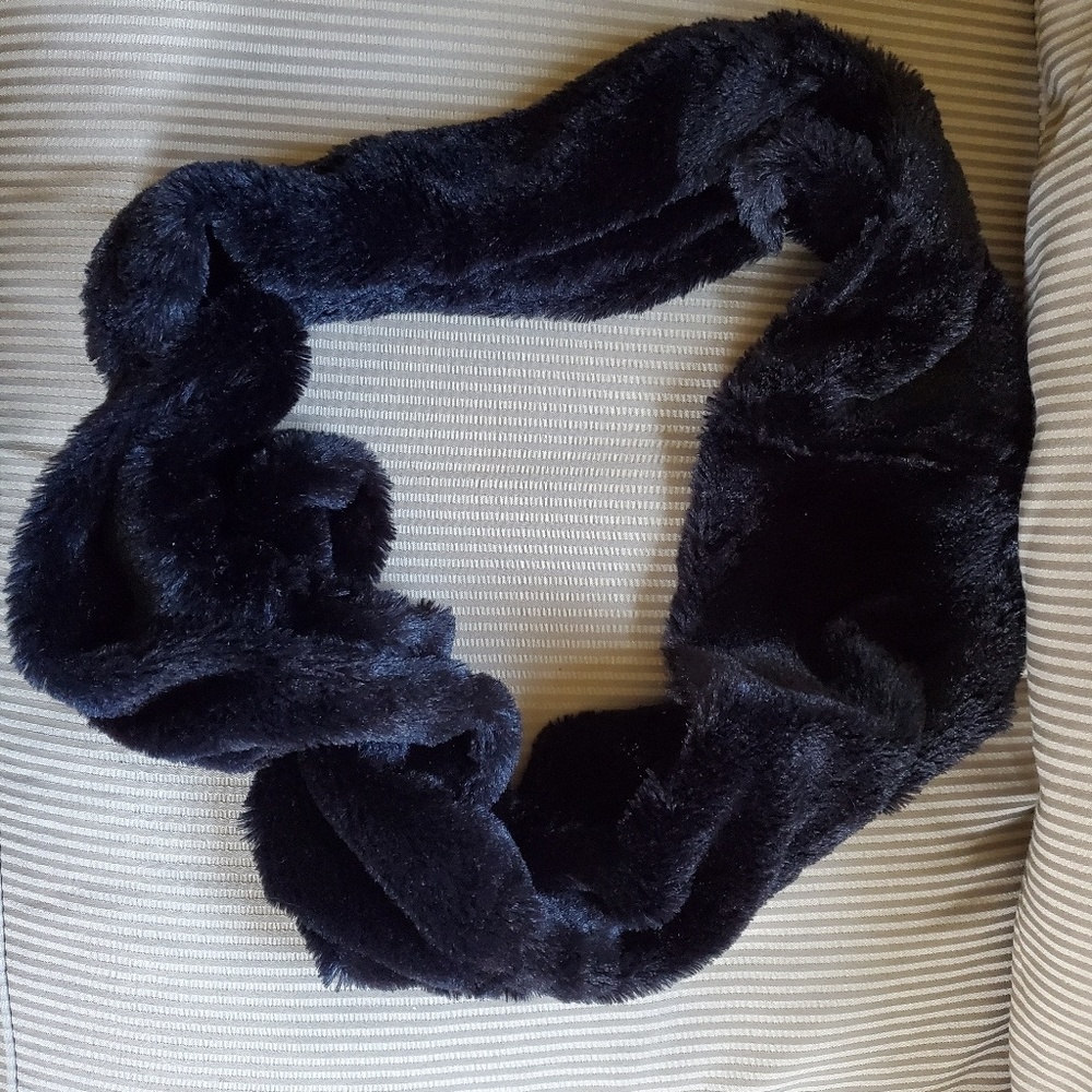 Black Scarf